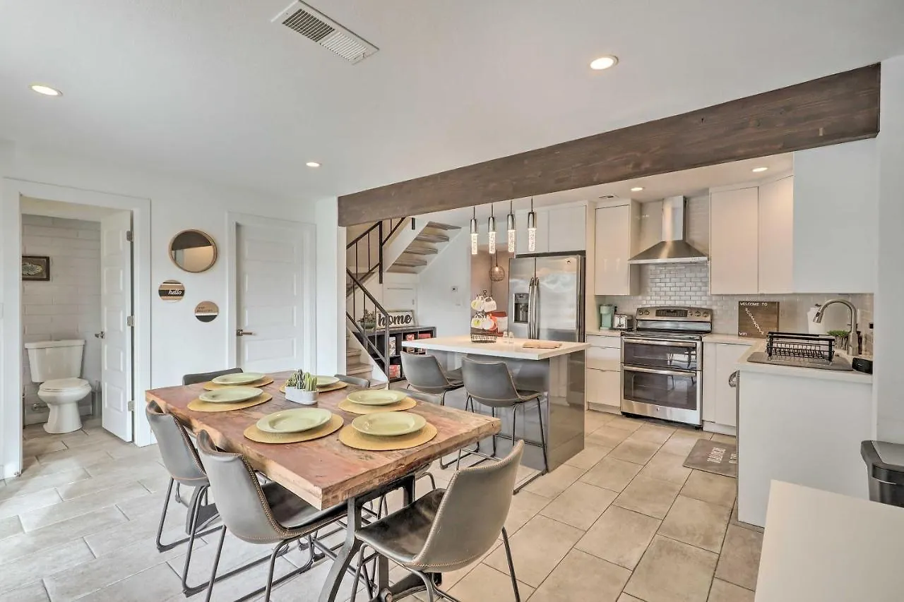 Chic Scottsdale Home With Balcony, Walk To Old Town! Дом отдыха