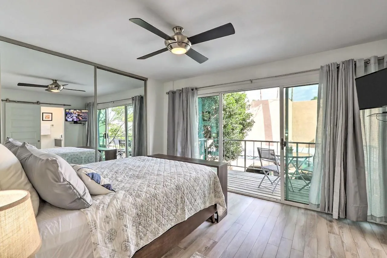 Дом отдыха Chic Scottsdale Home With Balcony, Walk To Old Town!