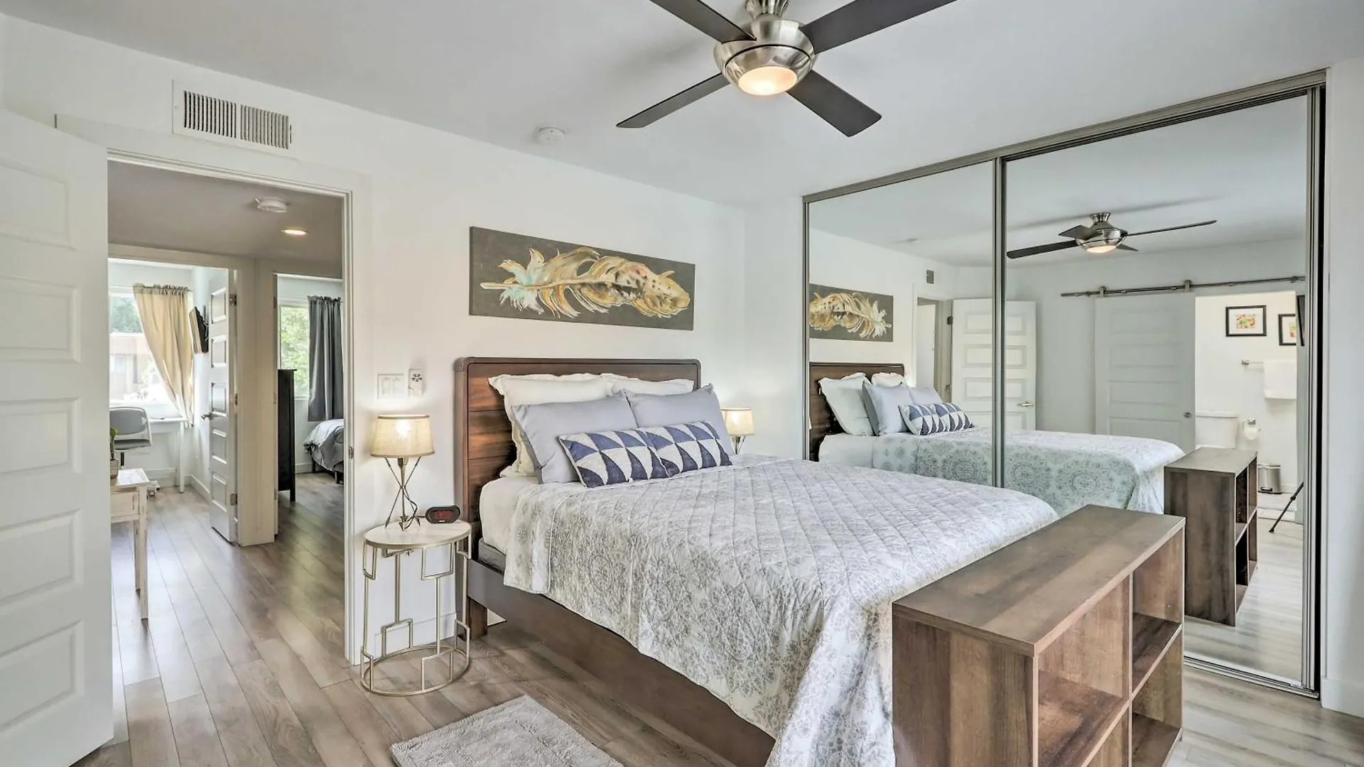 Дом отдыха Chic Scottsdale Home With Balcony, Walk To Old Town!