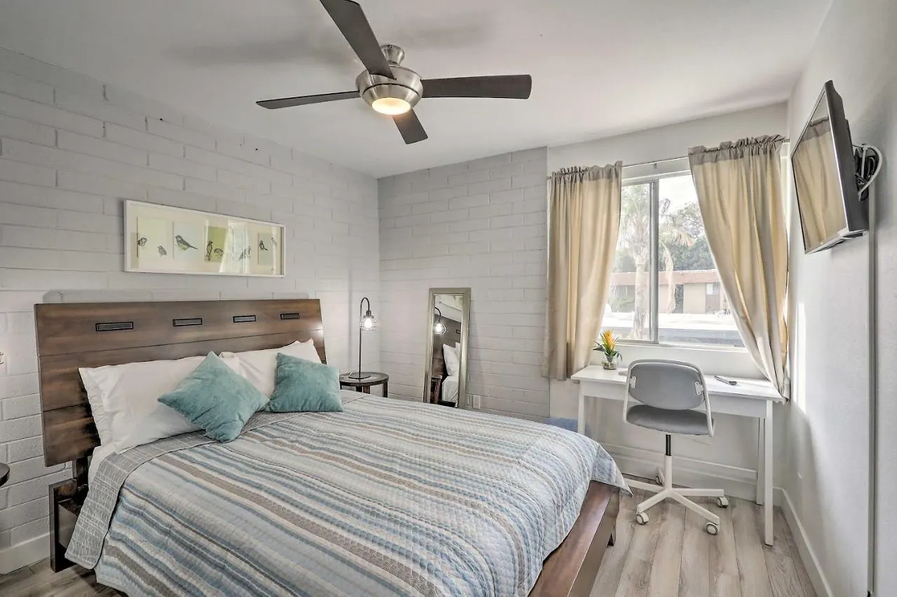 Дом отдыха Chic Scottsdale Home With Balcony, Walk To Old Town! США